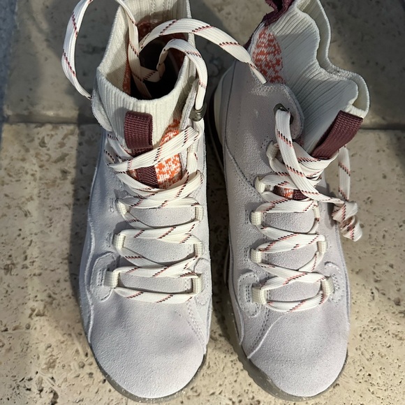 THE NORTH FACE Back-To-Berkeley III Sport Waterproof Hiking Boots - Picture 2 of 5